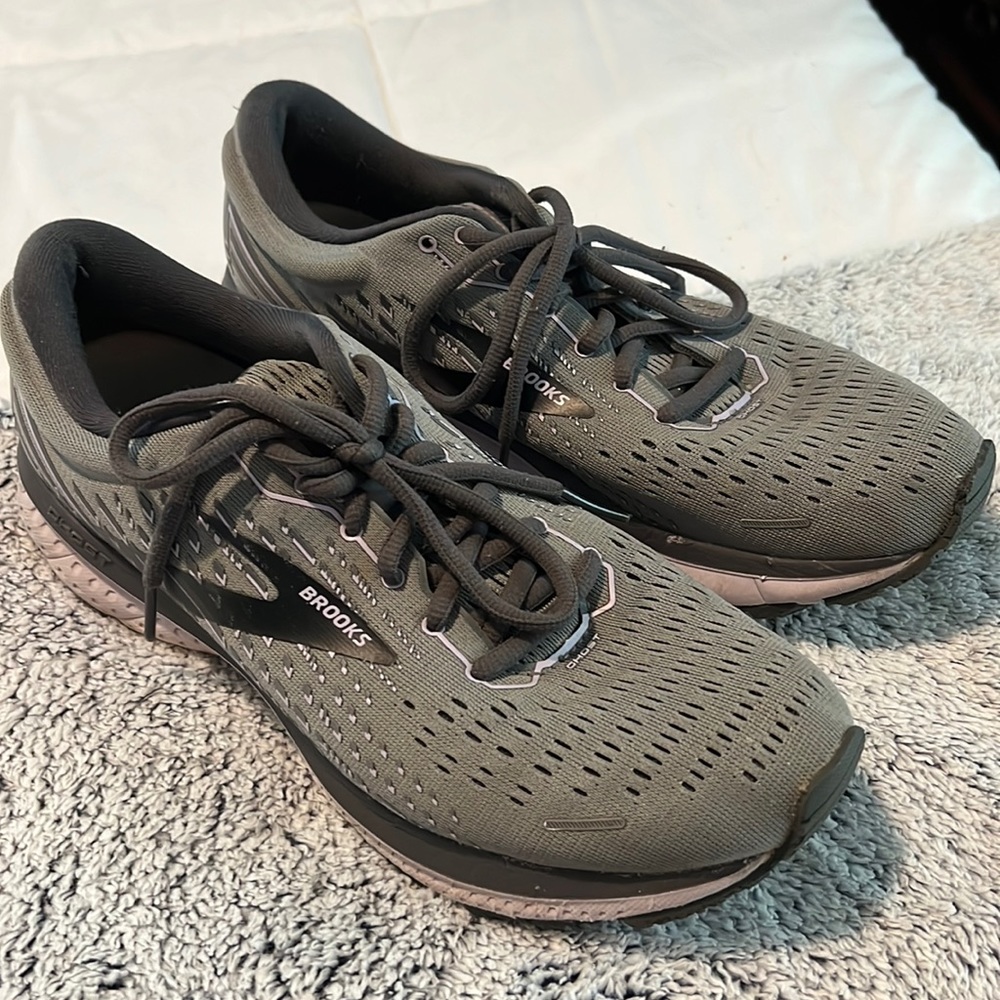 Brooks Ghost